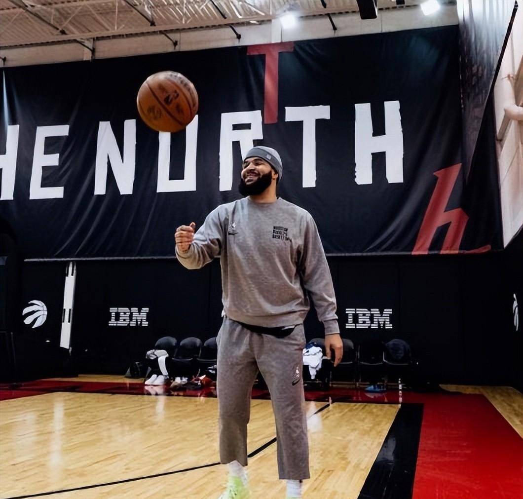 火箭再以微弱之差告负，球队面临困境，战绩斐然的简单介绍