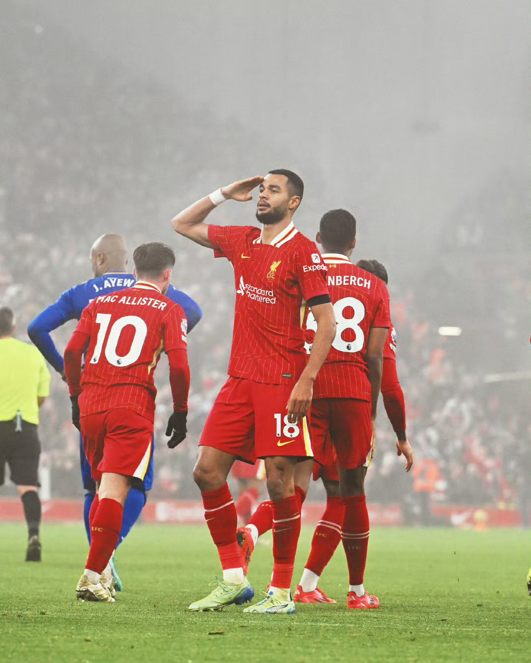 包含利物浦意外失利，莱斯特城一雪归来领跑英超积分榜，振奋人心的词条