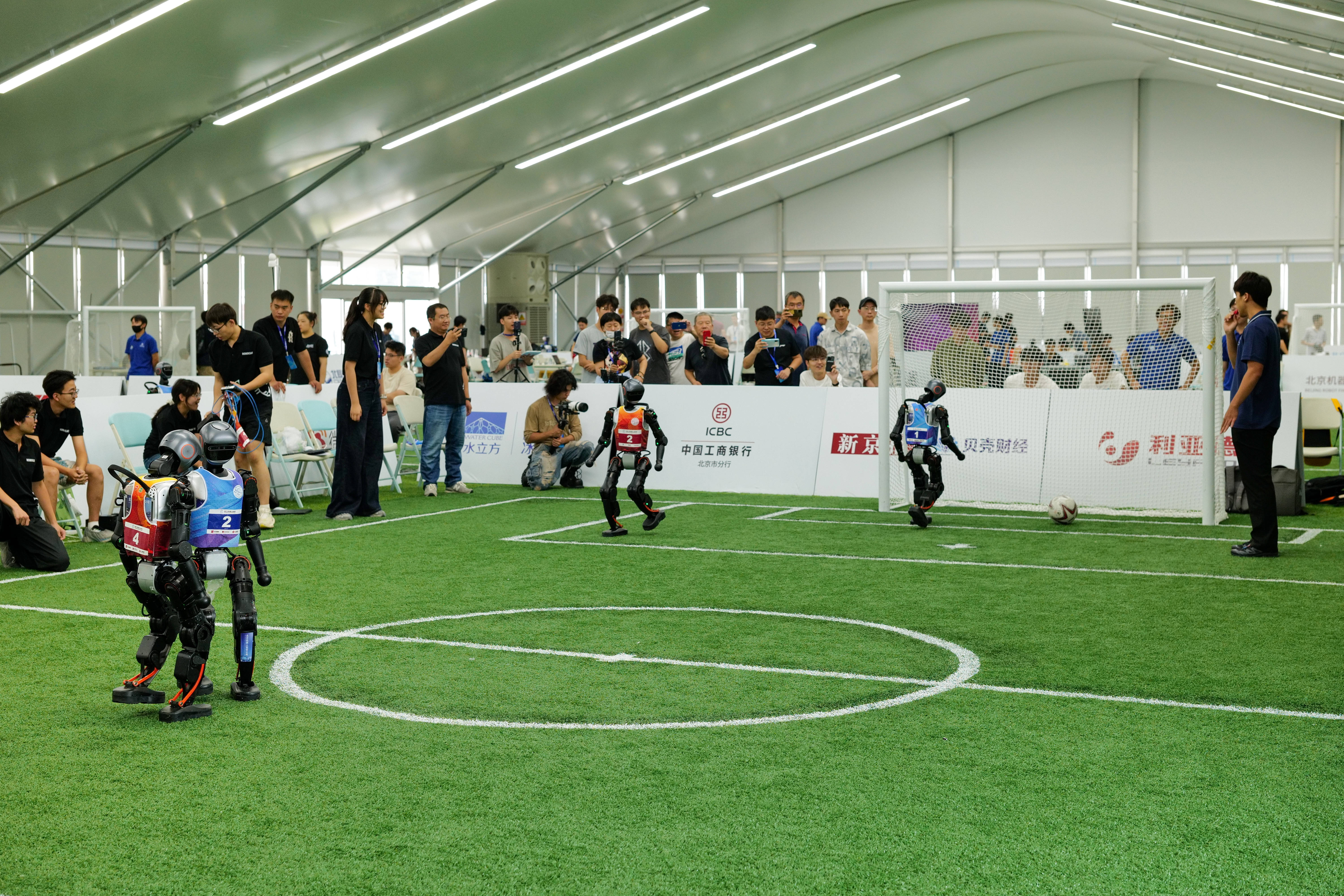 T1血洗CLG，Kanavi线上压制力十足强强对话2025世界赛，成为赛场最大亮点