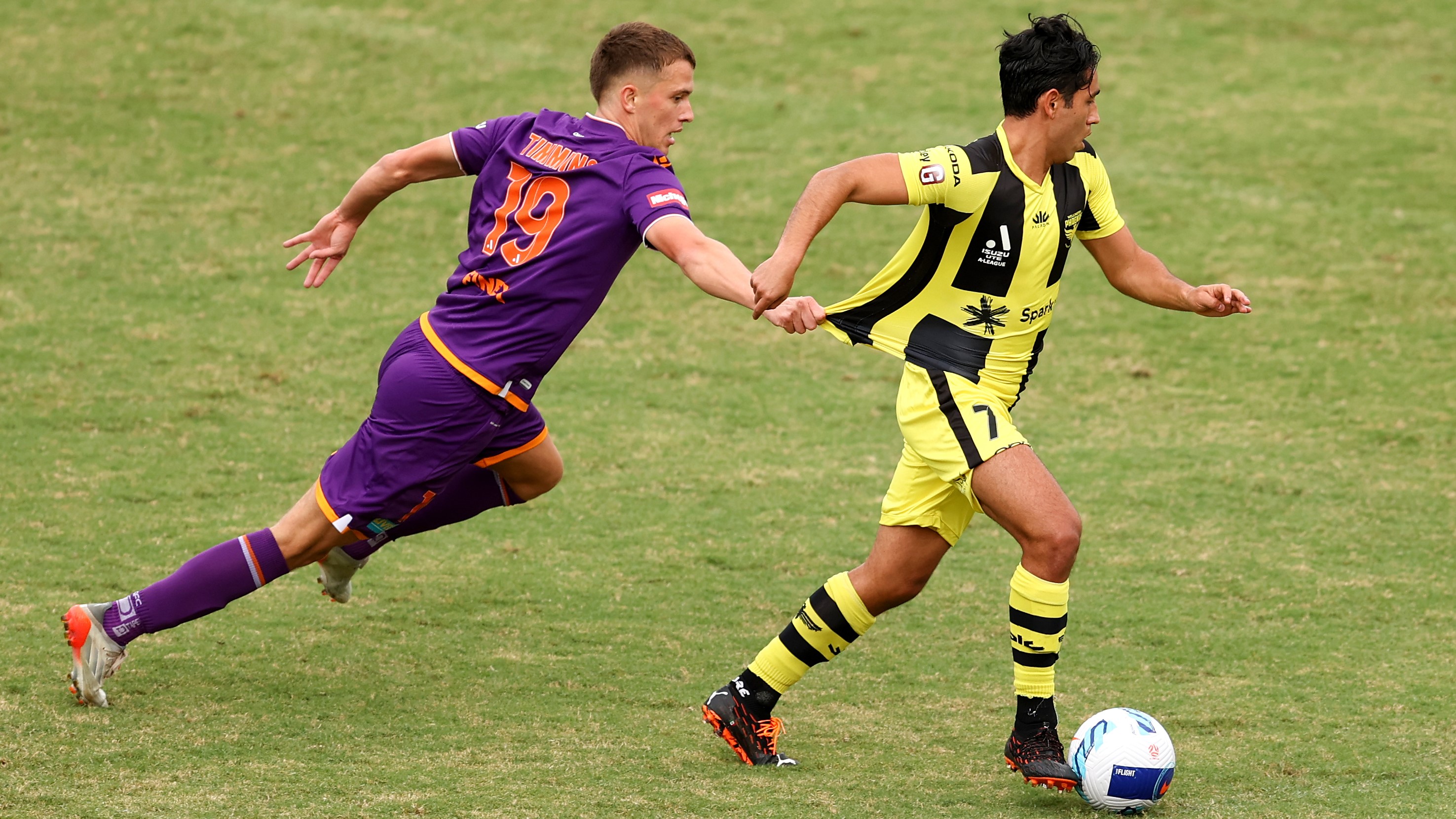 西悉尼流浪者获得比赛中的胜利，稳步上升的简单介绍